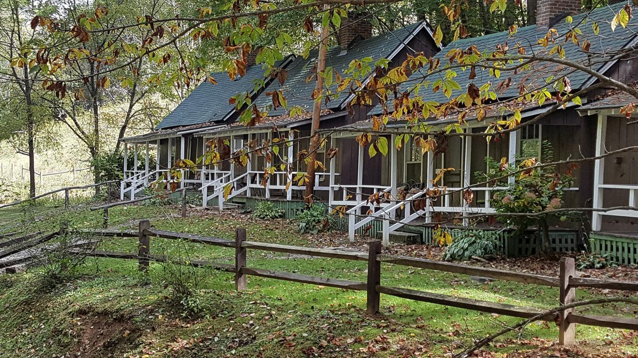The Cabins At Healing Springs Crumpler Exterior photo