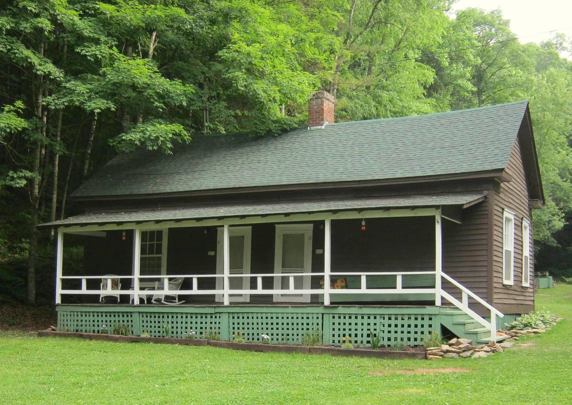The Cabins At Healing Springs Crumpler Exterior photo